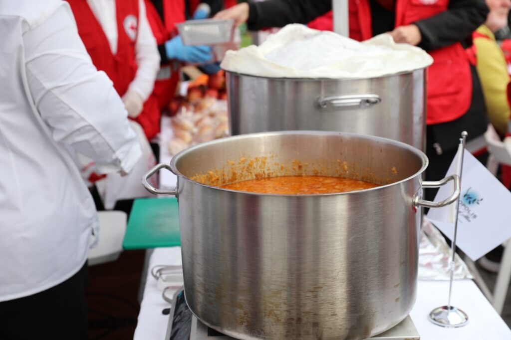 Ellinikos Eritros Stauros geuma agapis