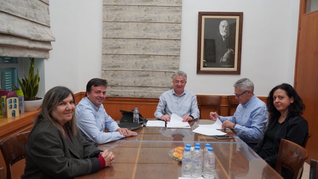 Neo Kentro Ygeias stis Moires